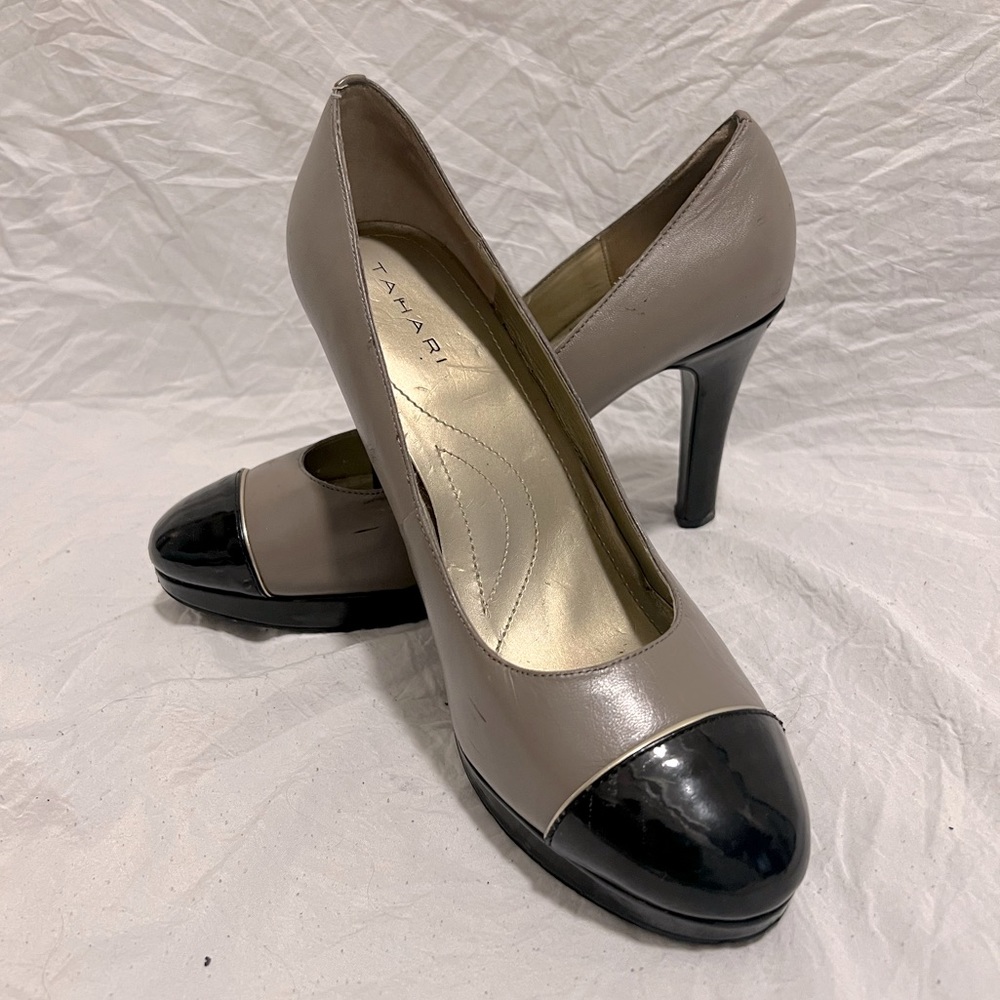 Tahari Grey and Black Heel, Size 10